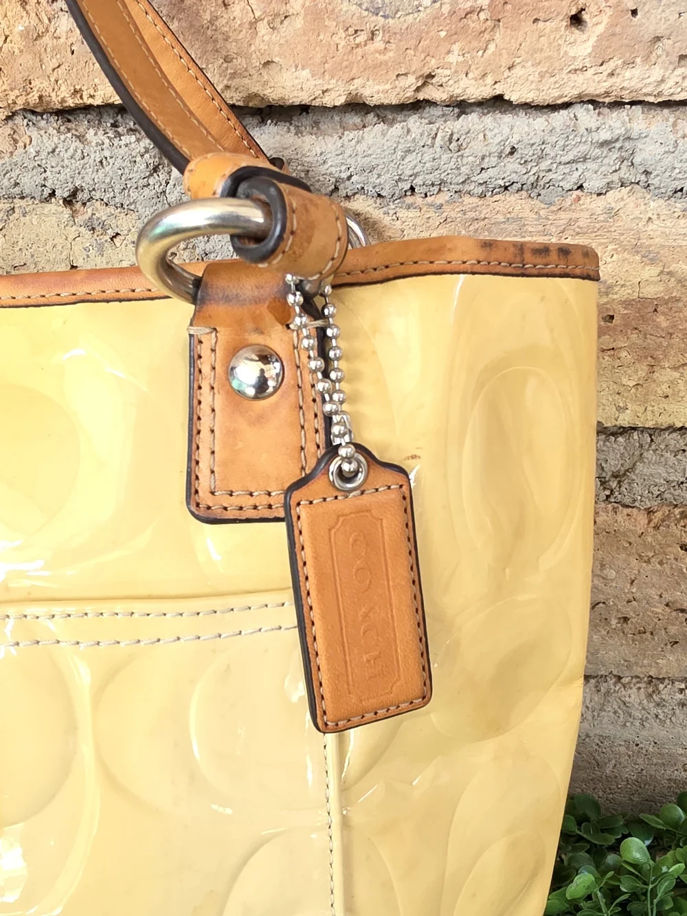 Authentic Coach Peyton Embossed Patent Leather Tote (Yellowing Due To Sun/age)